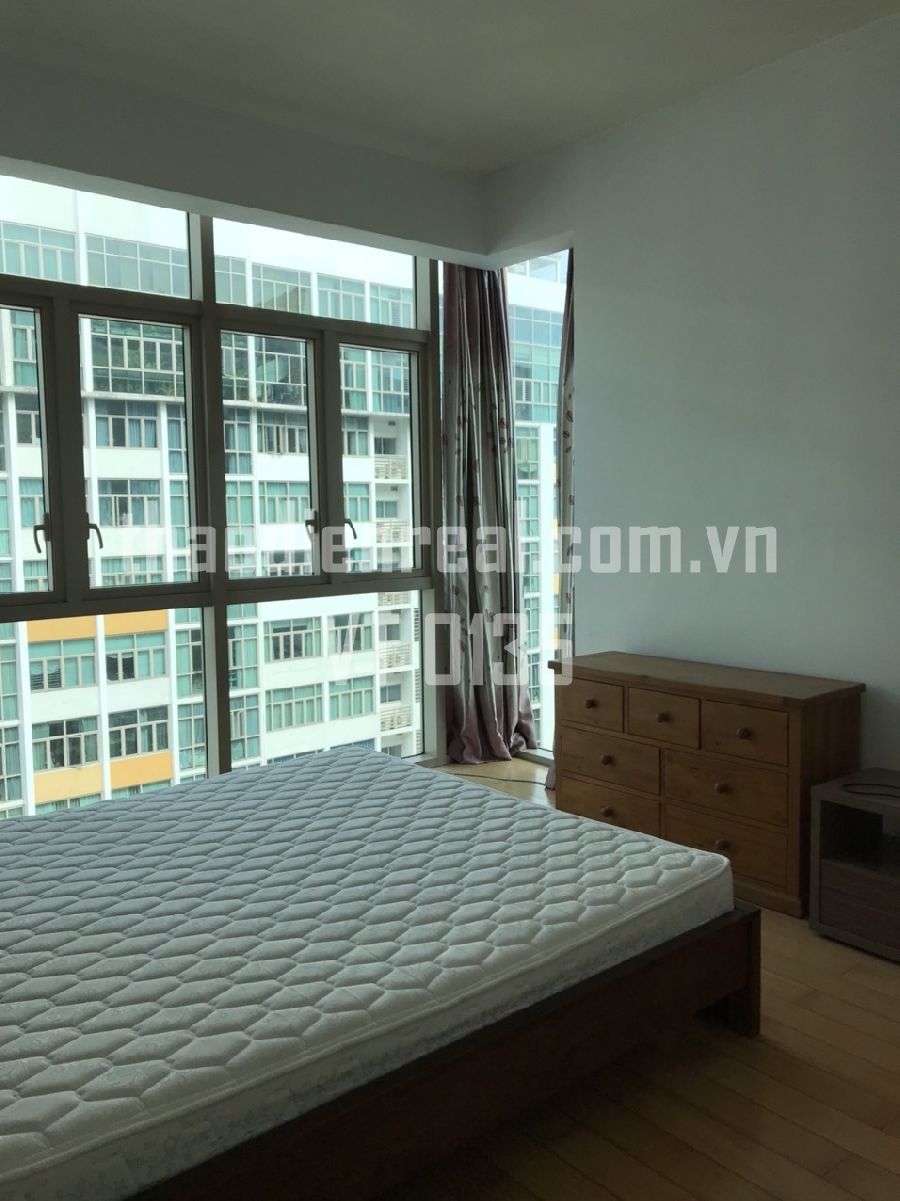 Apartment at 628 C Ha Noi Highway, ward An Phu, district 2.
3 bedrooms for rent with nice decor, full furnished, Air conditioning system is fully equipment.
=> Large area for 3 beds: 135 sqms.
=> Good price: 1200$ (included mng fee)
=>
