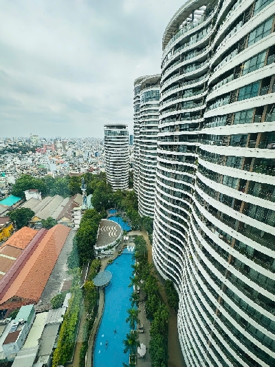  FOR RENT | 3-BEDROOM APARTMENT | CITY GARDEN
Spacious 3-bedroom apartment at City Garden with the signature round layout, offering an open and elegant living space. Newly renovated, in like-new condition, modern interiors and ready to move in.

